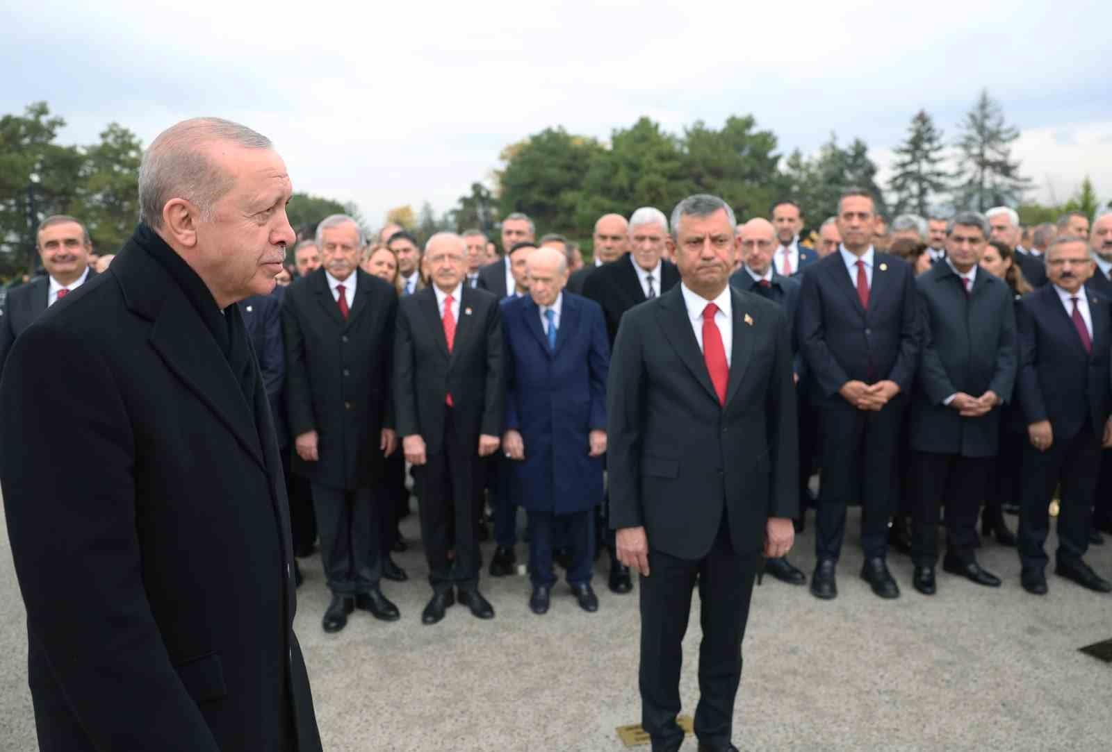 Cumhurbaşkanı Erdoğan başkanlığındaki devlet erkanı Anıtkabir’i ziyaret etti