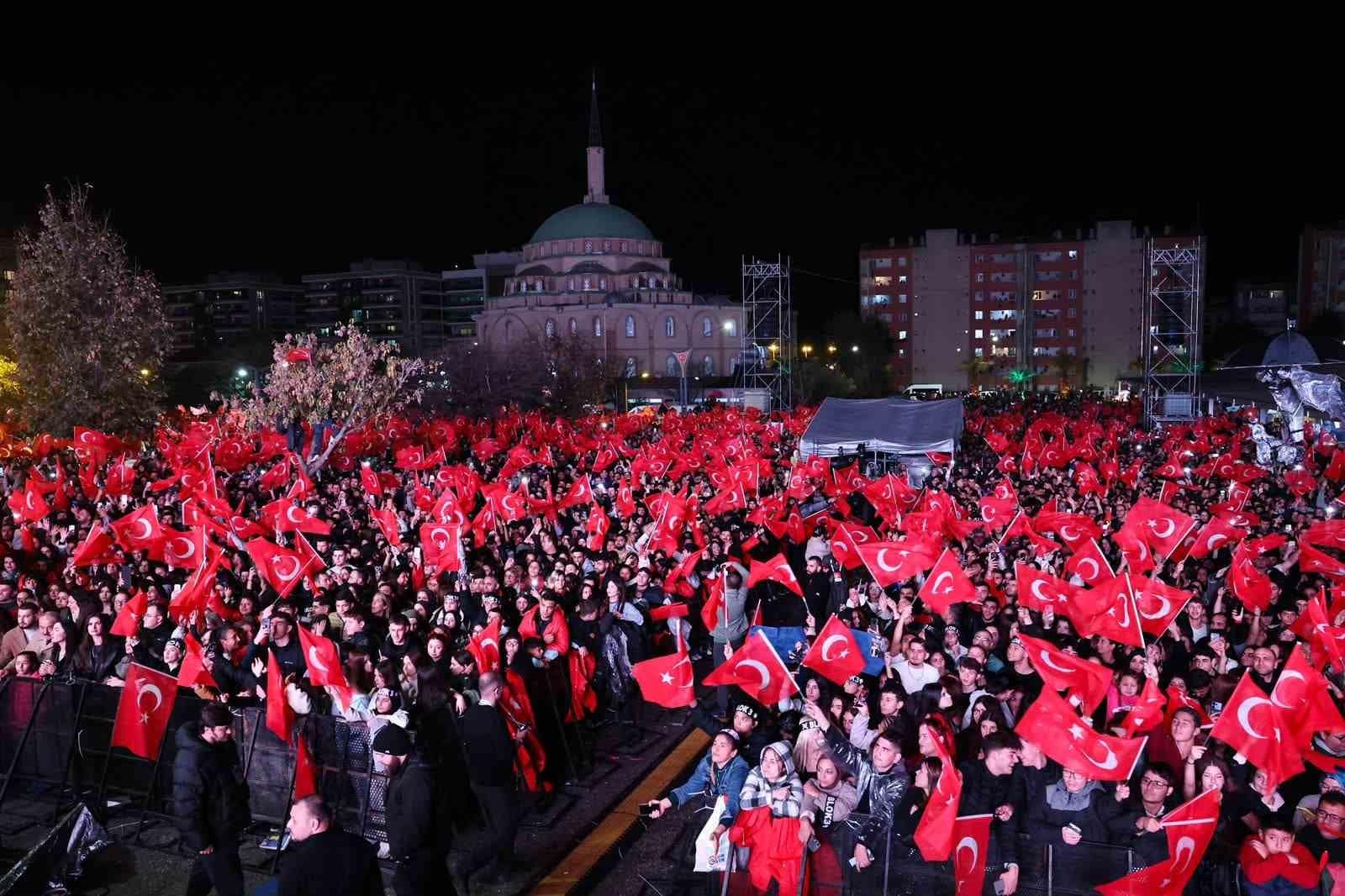 Menemen’de on binler, Cumhuriyet coşkusuyla buluştu