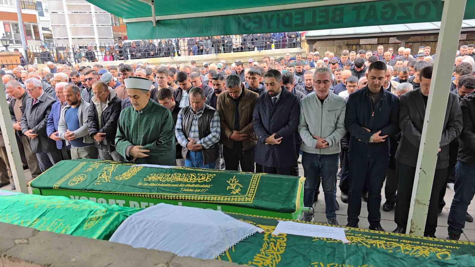 Çorum’daki kazada hayatını kaybeden anne ve 2 evladı toprağa verildi