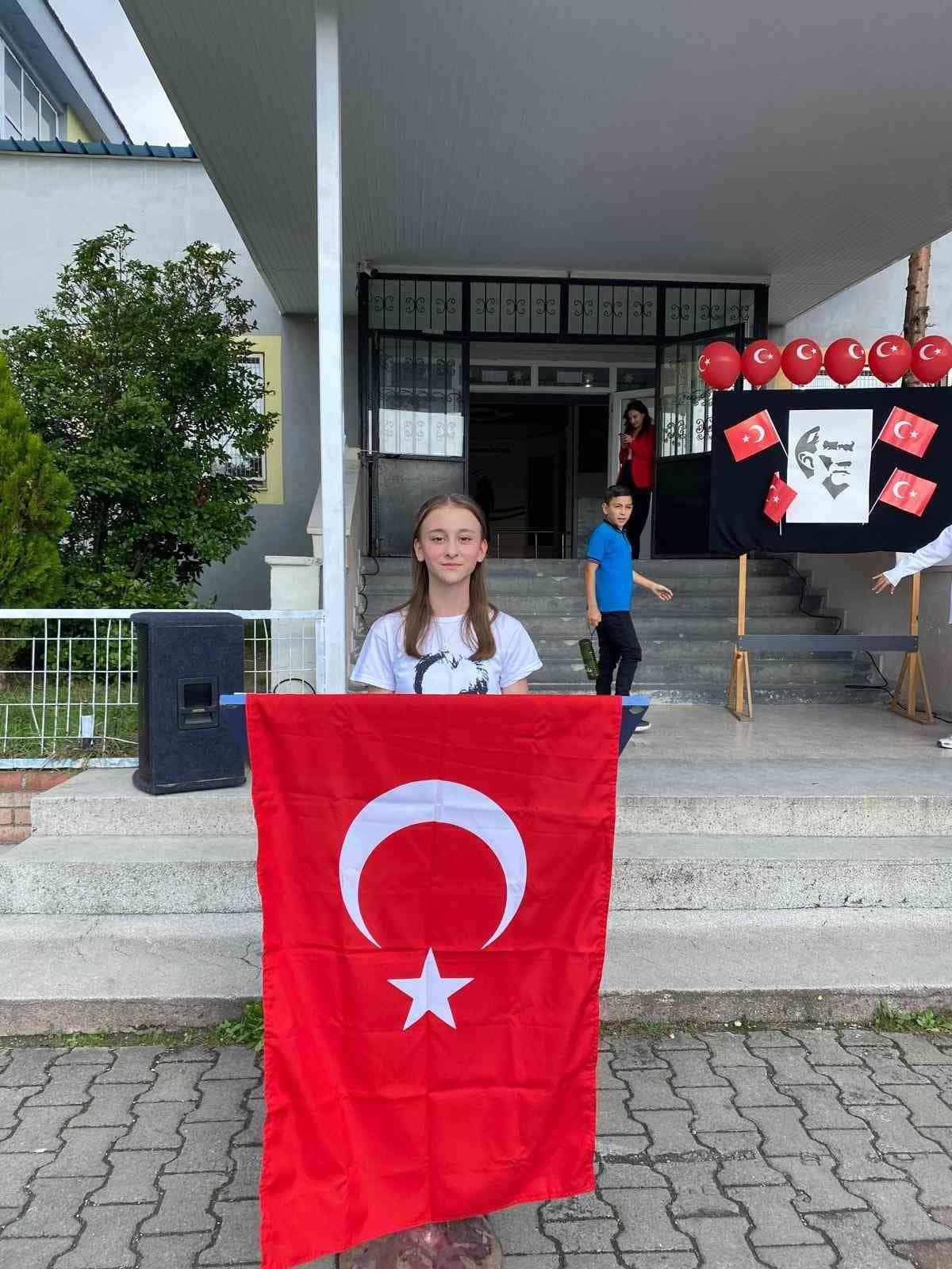 Cumhurbaşkanı Süleyman Demirel Ortaokulu’nda Cumhuriyet’in 103. yılı coşkuyla kutlandı