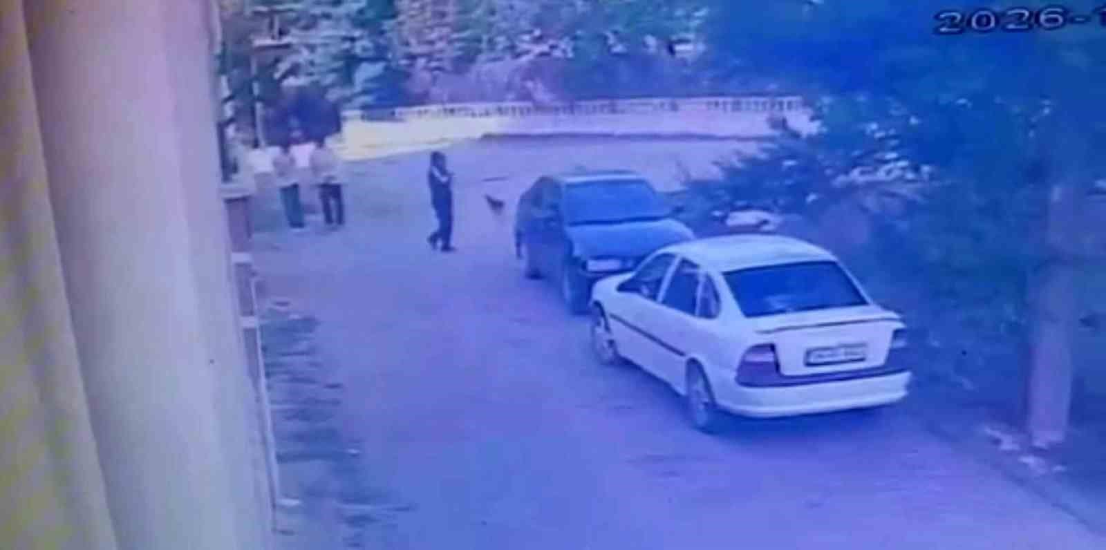 Bolu’da park halindeki otomobilden saat çaldı