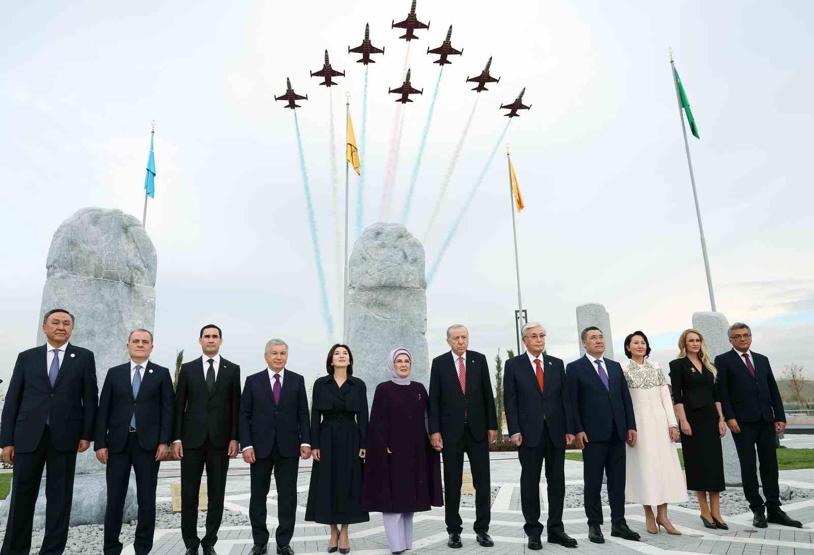 Cumhurbaşkanı Erdoğan ve Türk dünyası liderleri Medeniyet Parkı’nda fidan dikti