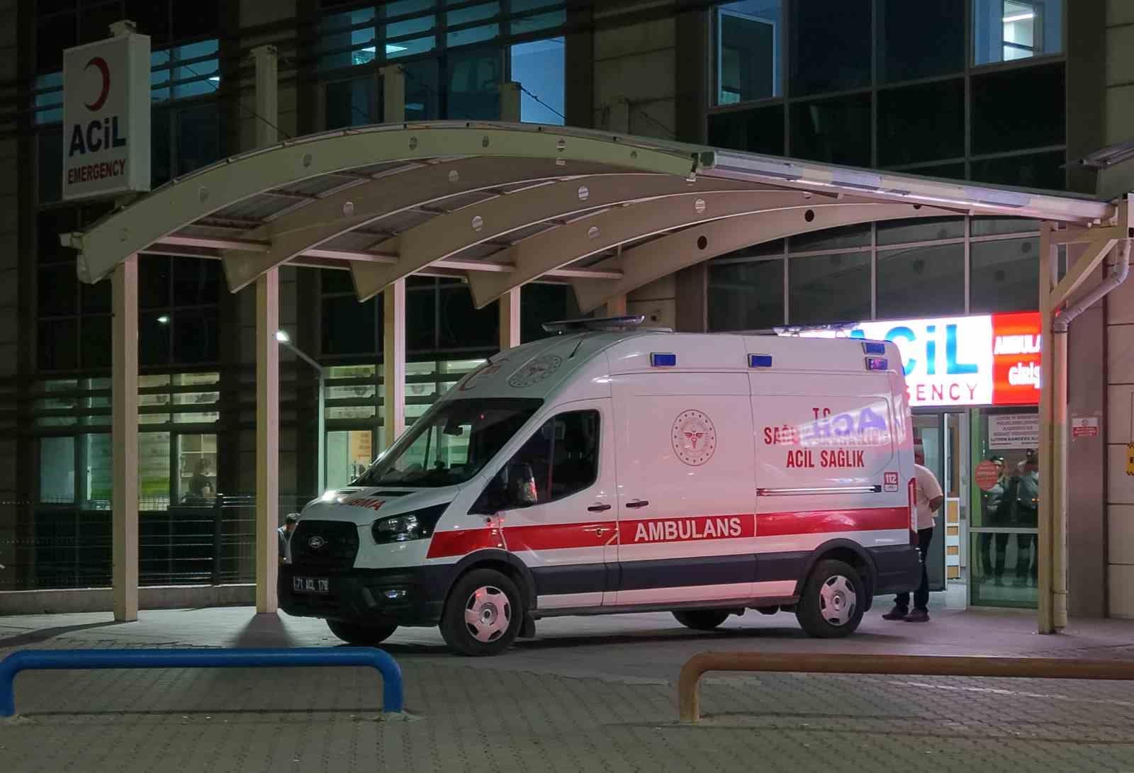 Yemek sofrasında evlat dehşeti: Babasını bıçakla öldürdü