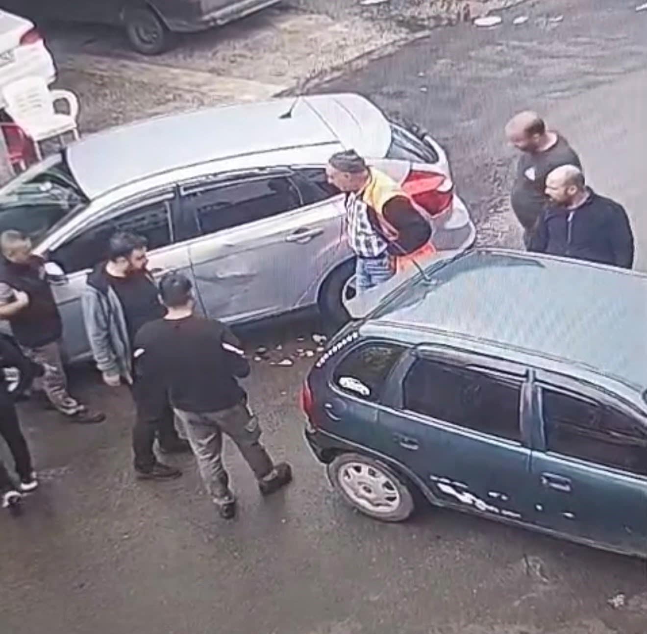 Diyarbakır’da iki aracın çarpışma anı güvenlik kamerasına yansıdı