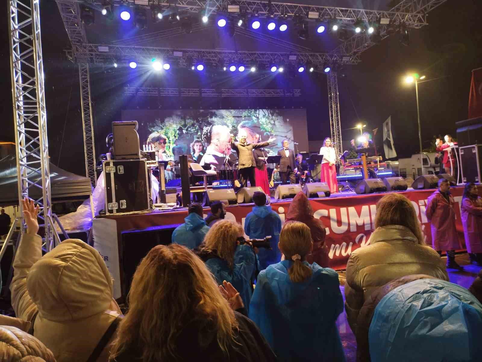 Sancaktepe’de 29 Ekim coşkusu: "Cumhuriyet geleceğe taşıyacağımız en büyük sorumluluğumuzdur"