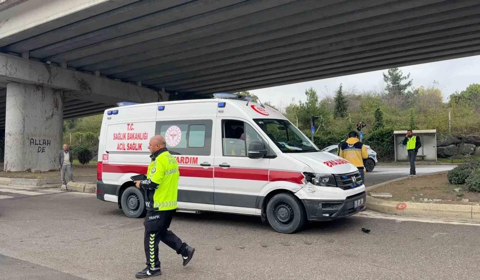 Samsun’da ambulans ile yolcu minibüsü çarpıştı