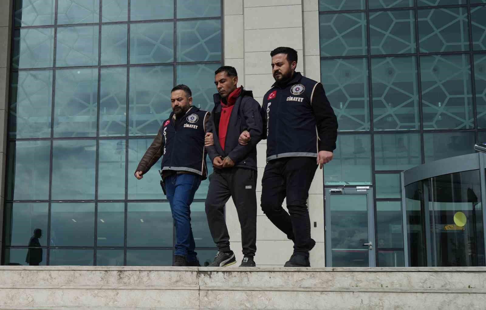 Babasını ekmek bıçağıyla öldüren cinayet zanlısı tutuklandı