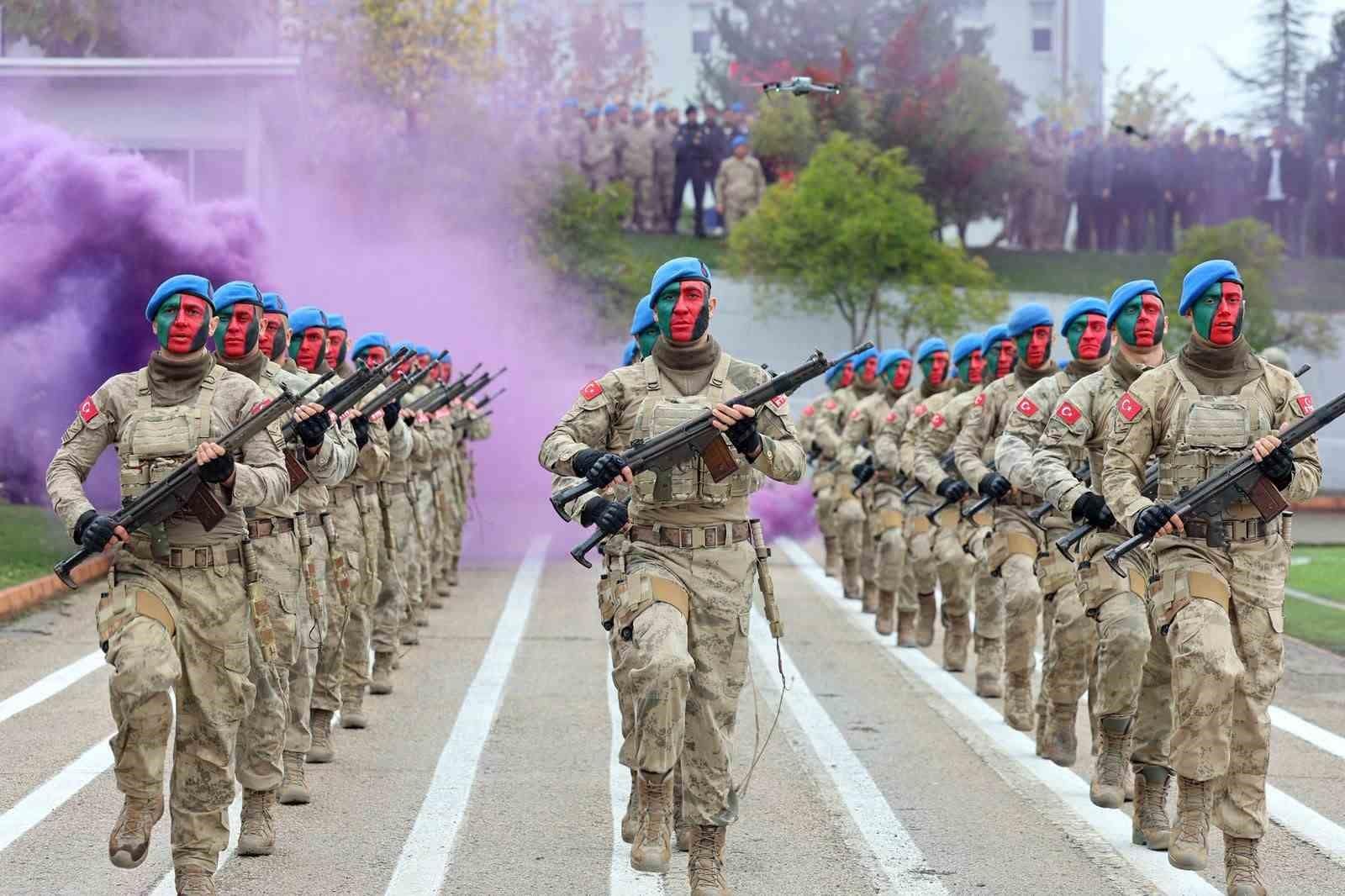 Komandoların gösterisi mest etti
