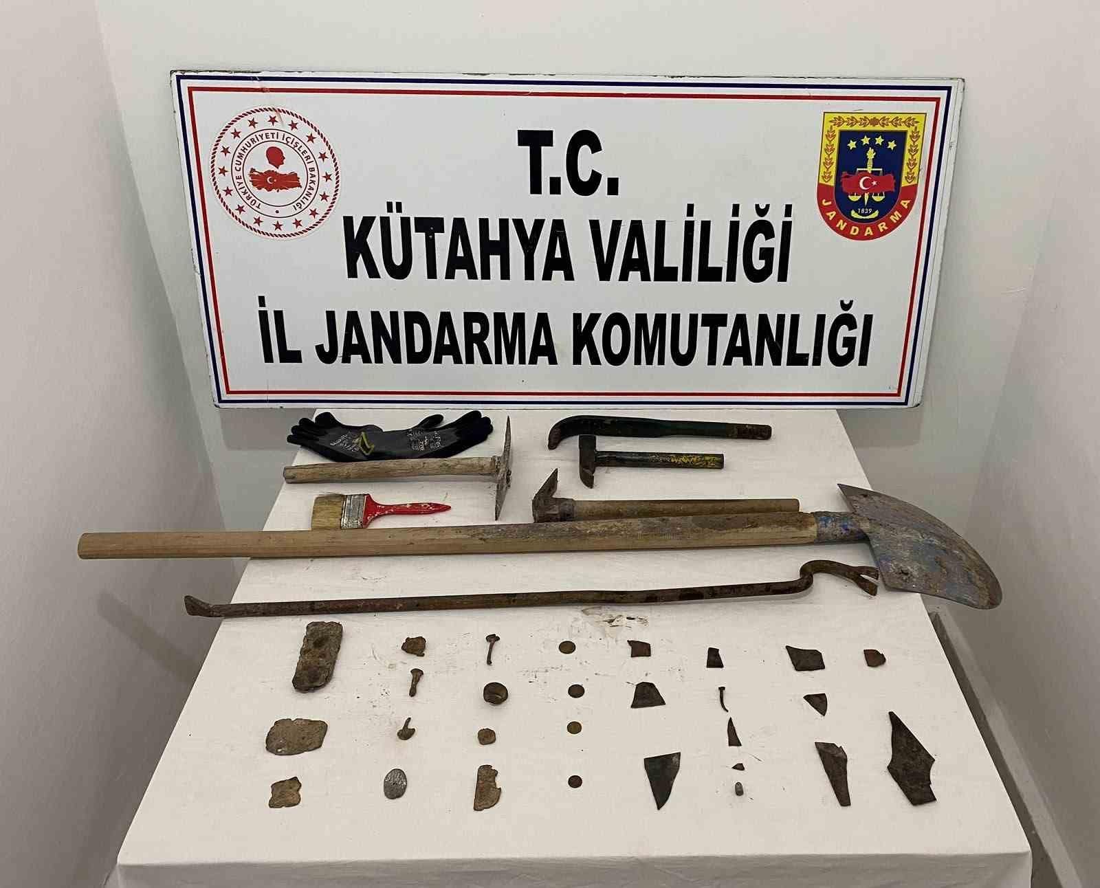 Kütahya’da Anadolu Mirası operasyonu, tarihi eserler ele geçirildi