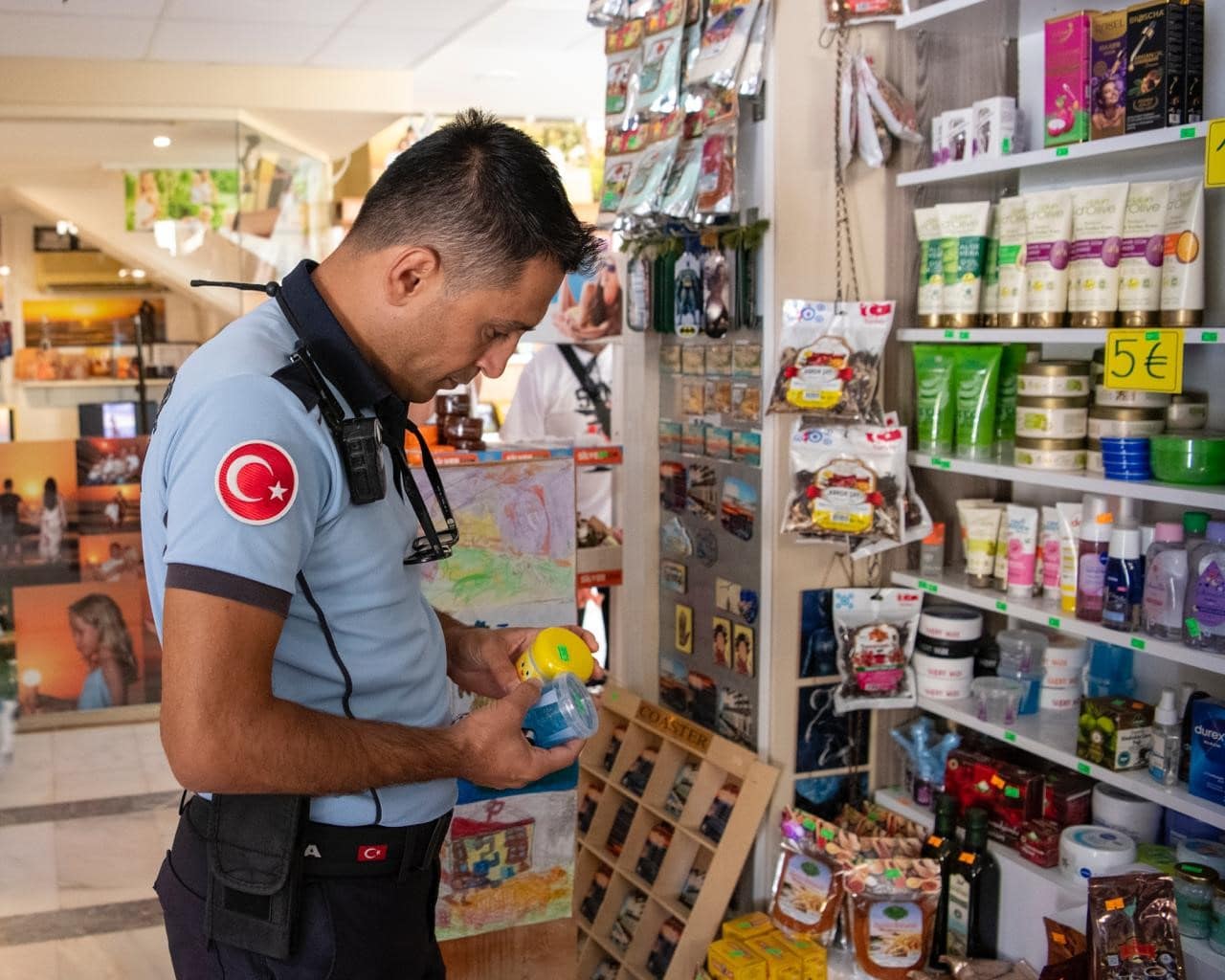 Kuşadası’nda ticari işletmelere sıkı denetim