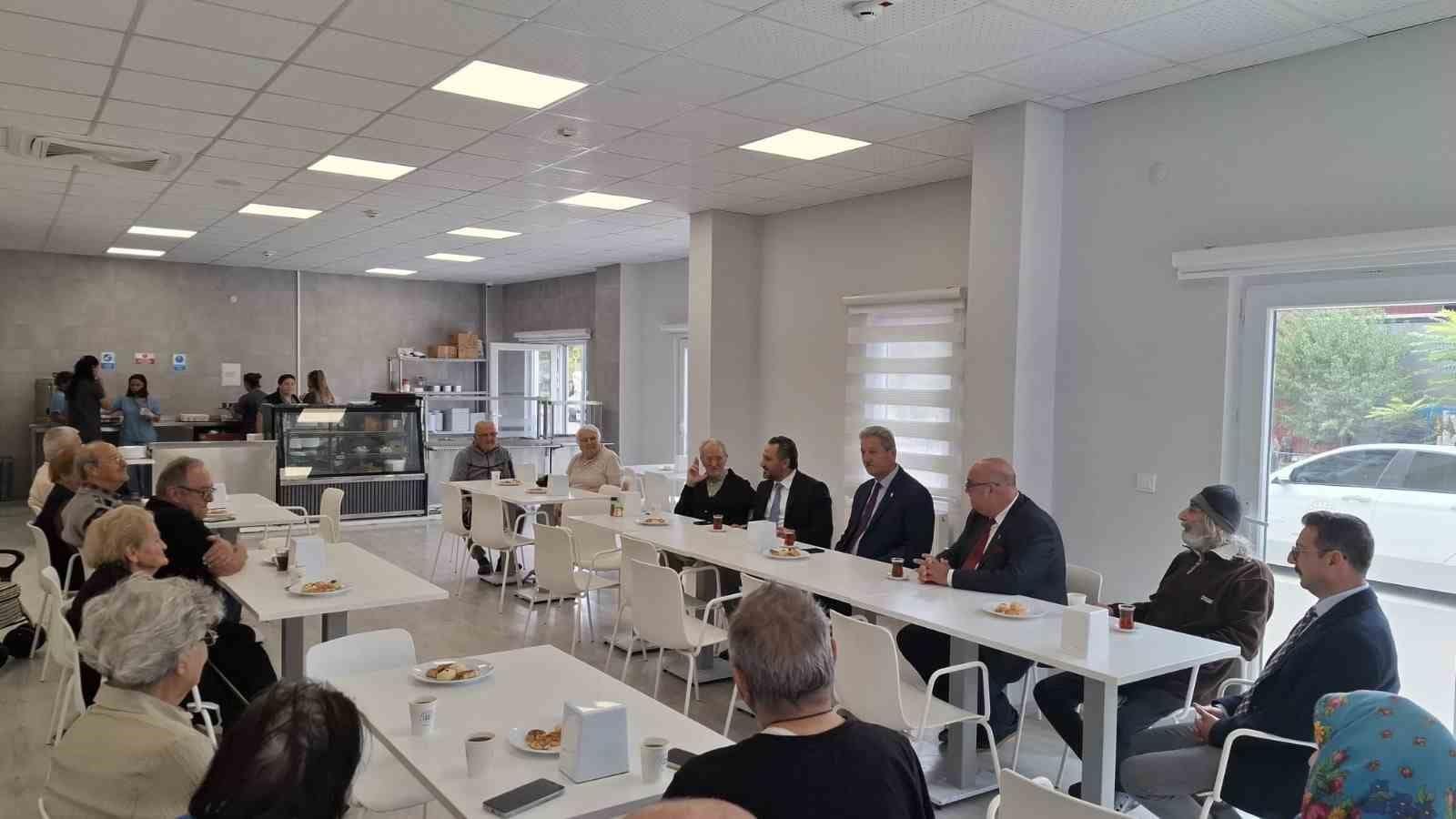 Büyükşehir’in 100 Yaş Evi’nde Dünya Yaşlılar Günü buluşması