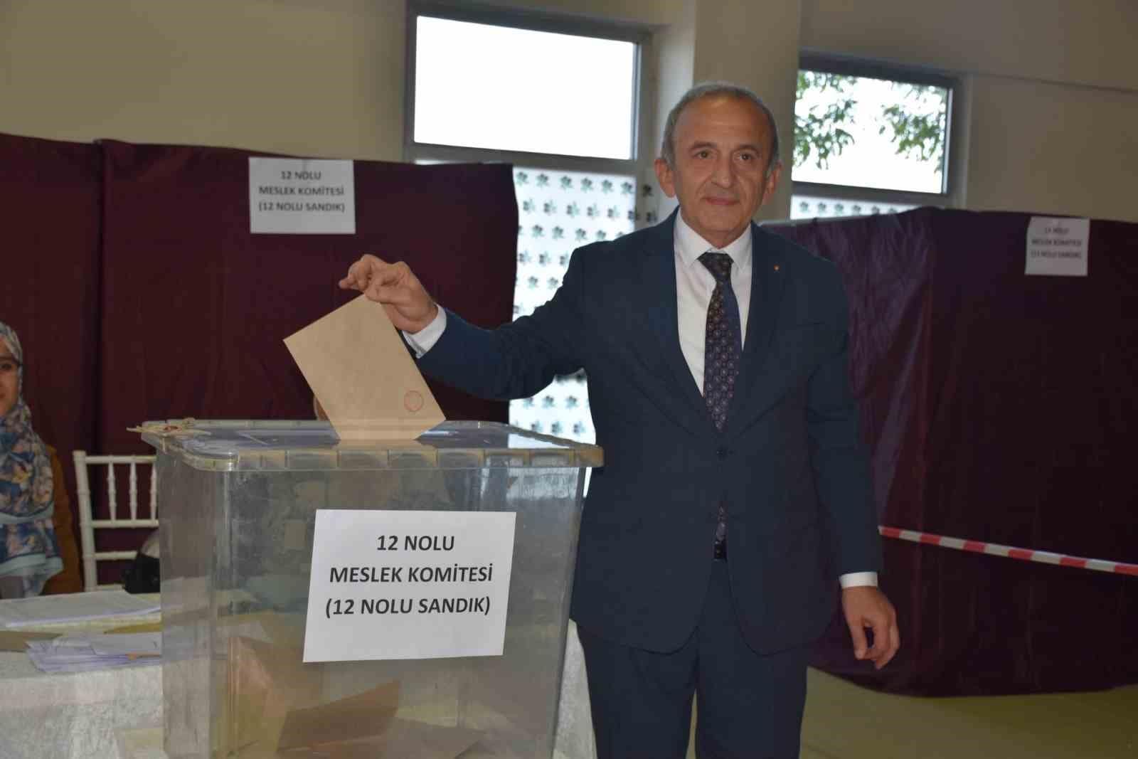Manisa TSO seçimlerinde Başkan Mehmet Yılmaz güven tazeledi