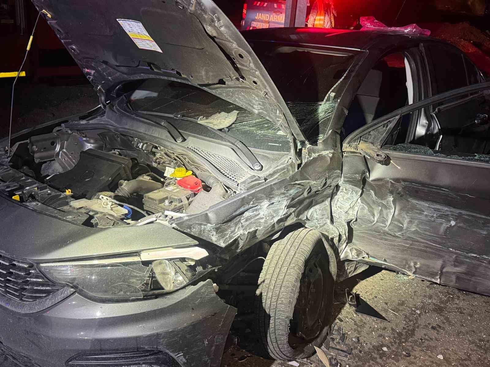 Batman’de şarampole yuvarlanan otomobilde sıkışan sürücü kurtarıldı