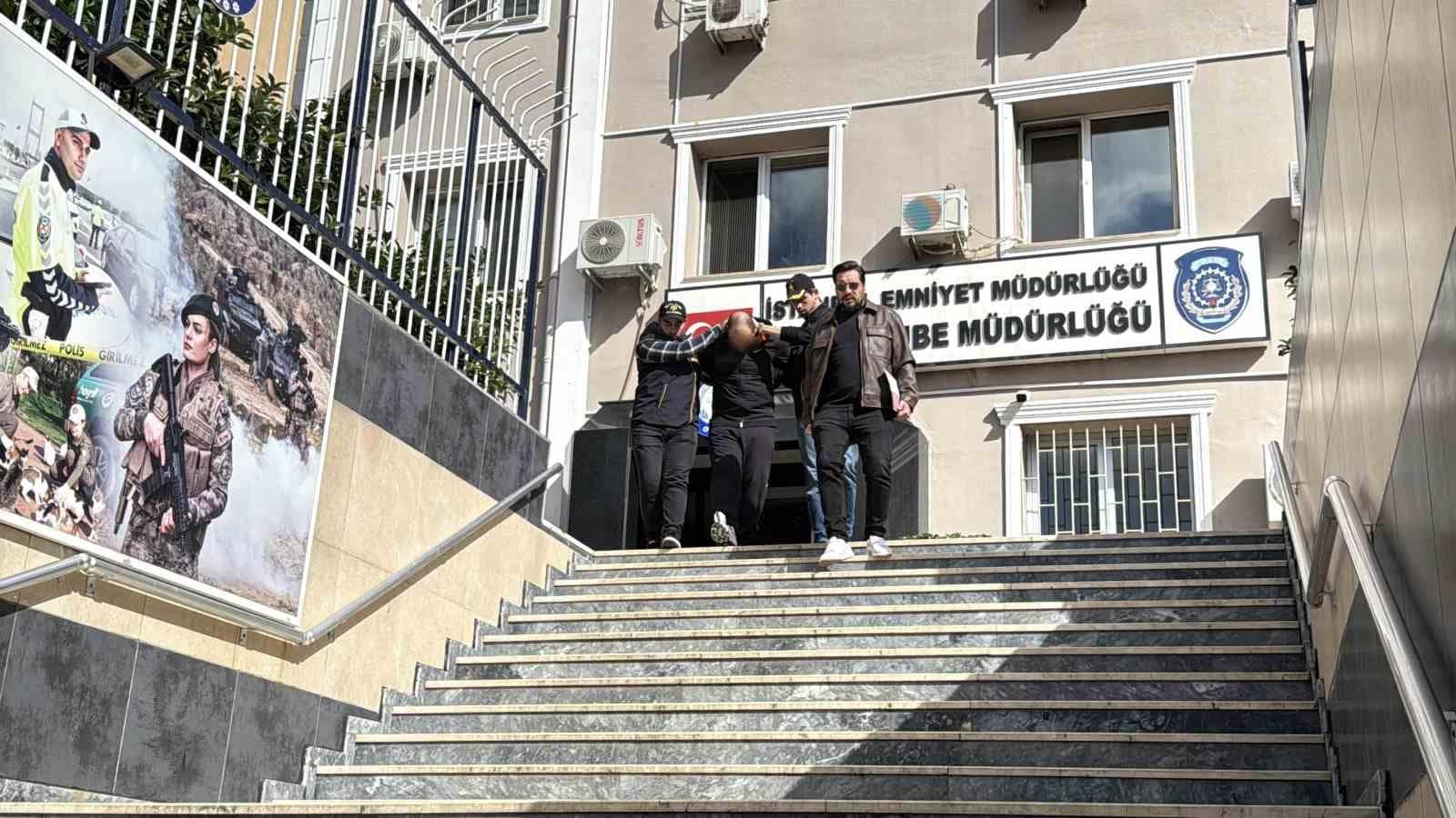 İşlediği suçlardan 30 yıl kesinleşmiş hapis cezası bulunan ve 9 yılı aşkın süredir aranan şüpheli Gaziosmanpaşa’da yakalandı