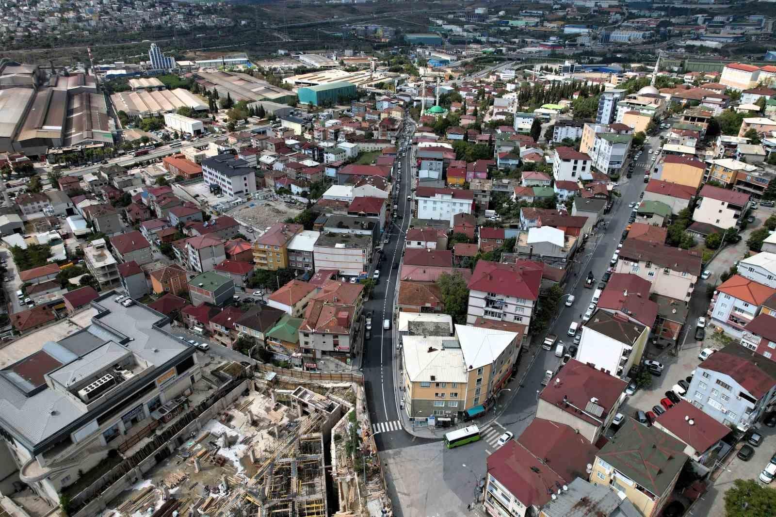 Dilovası’nda yollar yenileniyor, ulaşımın rahatlatılması hedefleniyor