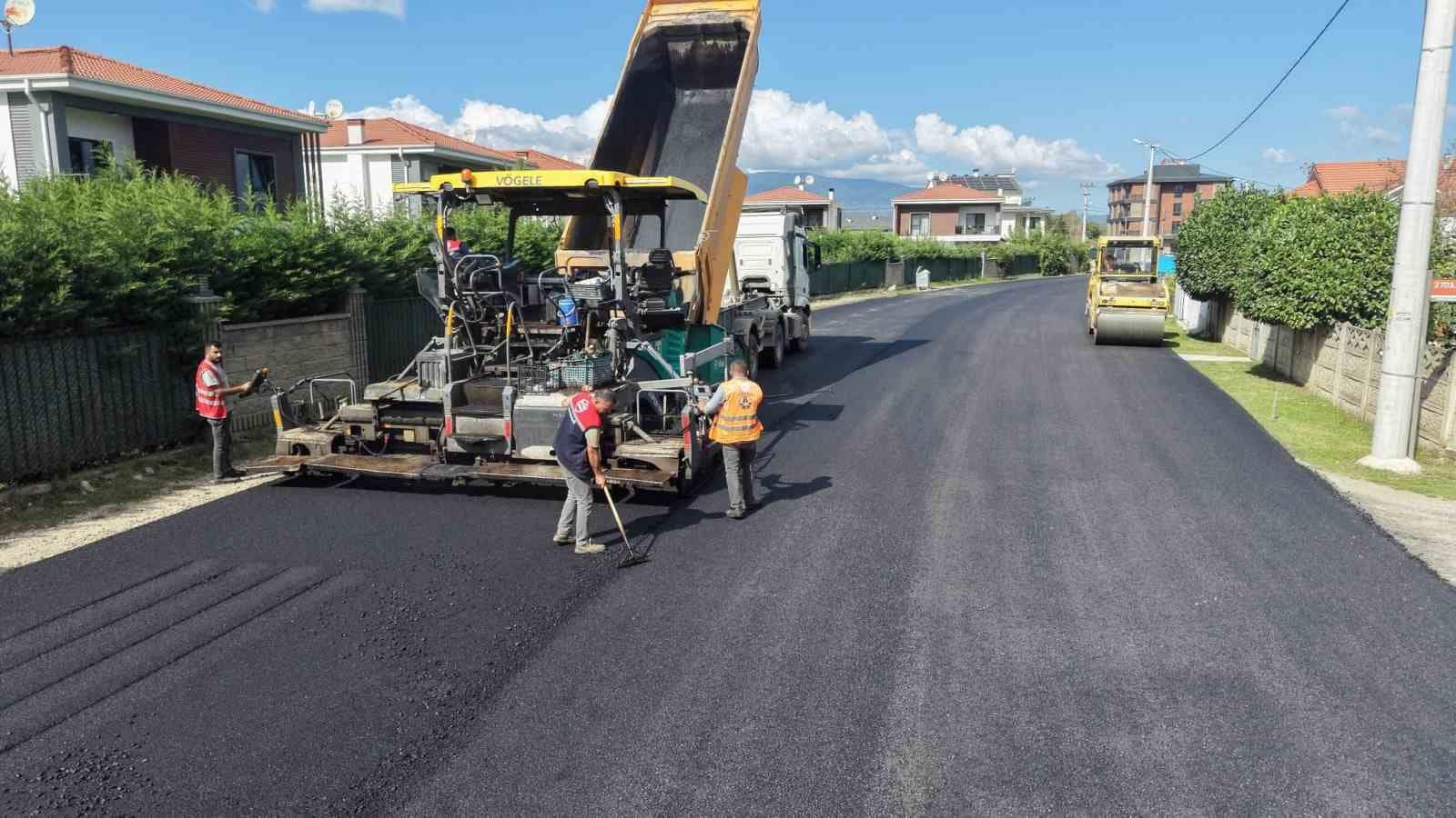Düzce’de hafta sonu asfalt mesaisi
