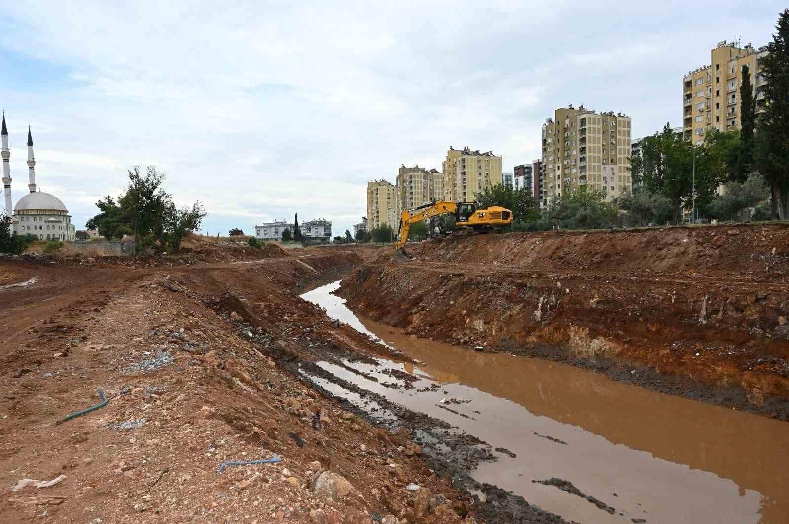 Kepez’de sel kabusu tarih oluyor: Ay Deresi’nde 2 kilometrelik güvenlik harekatı