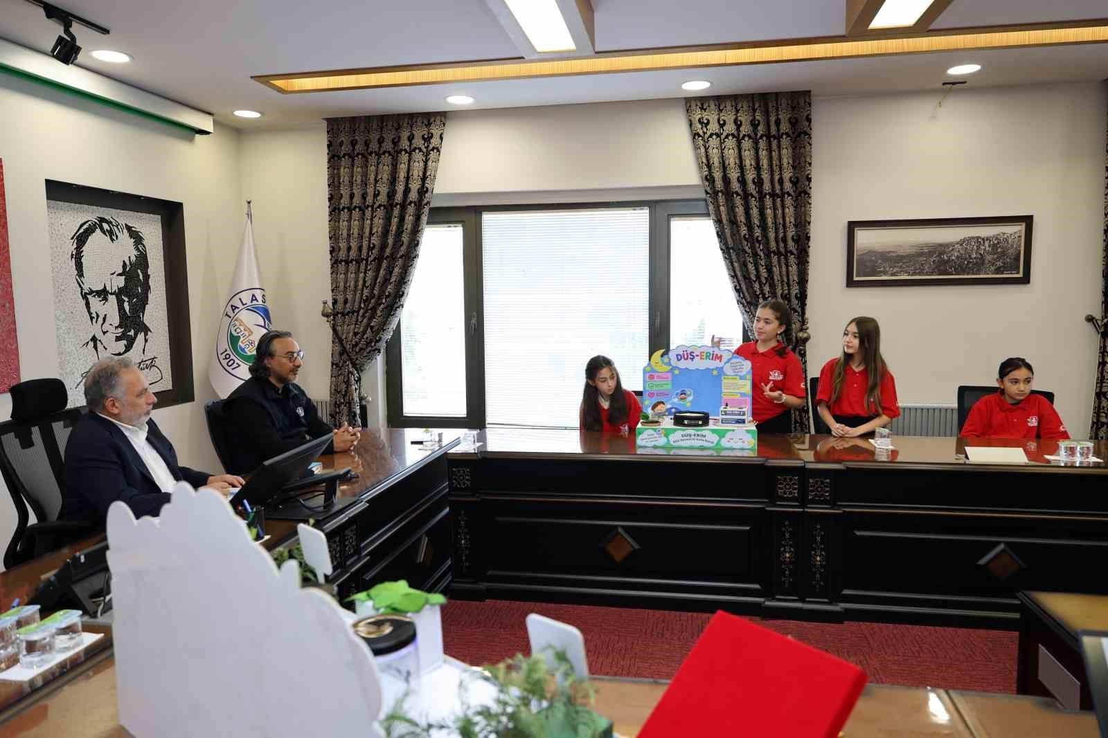 Başkan Yalçın’dan Talas’ın genç kaşiflerine 4x4’lük tebrik