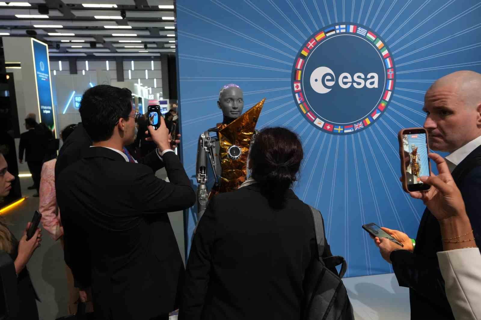 Uzay Kongresi’nde girişimler dünya devleriyle buluştu, robot AMECA ilk kez ziyaretçilerin karşısına çıktı