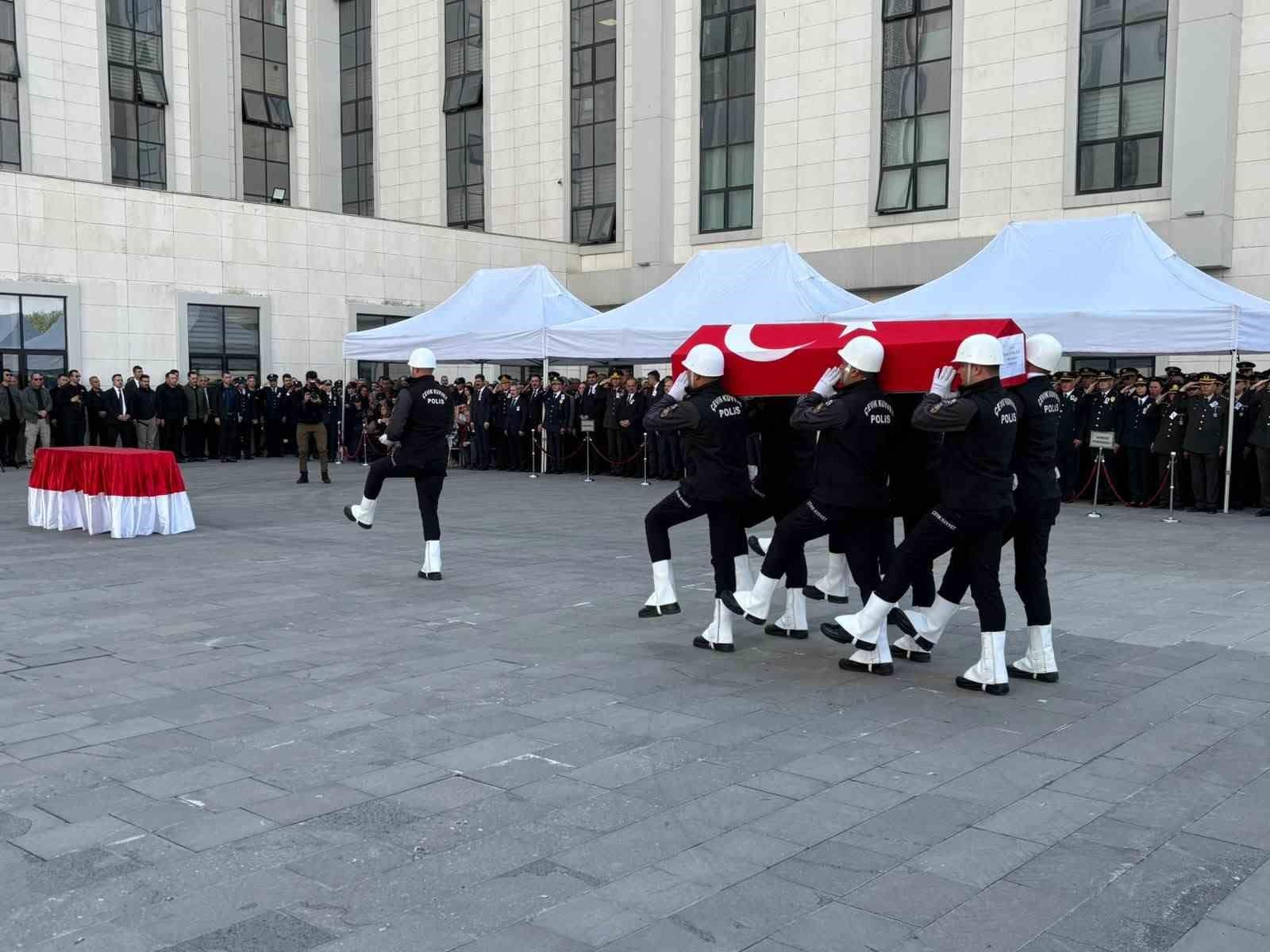 Silahlı saldırıda şehit olan polis için Ankara Emniyet Müdürlüğünde resmi cenaze töreni düzenlendi