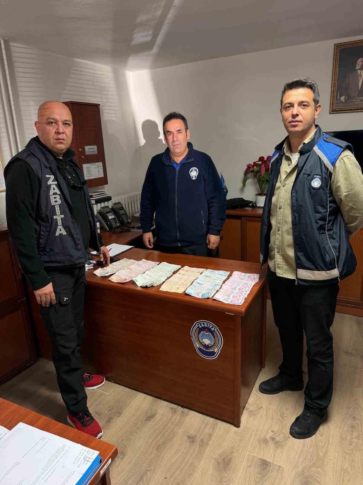 "Torunum hasta" diyen kadının üzerinden 19 bin TL çıktı