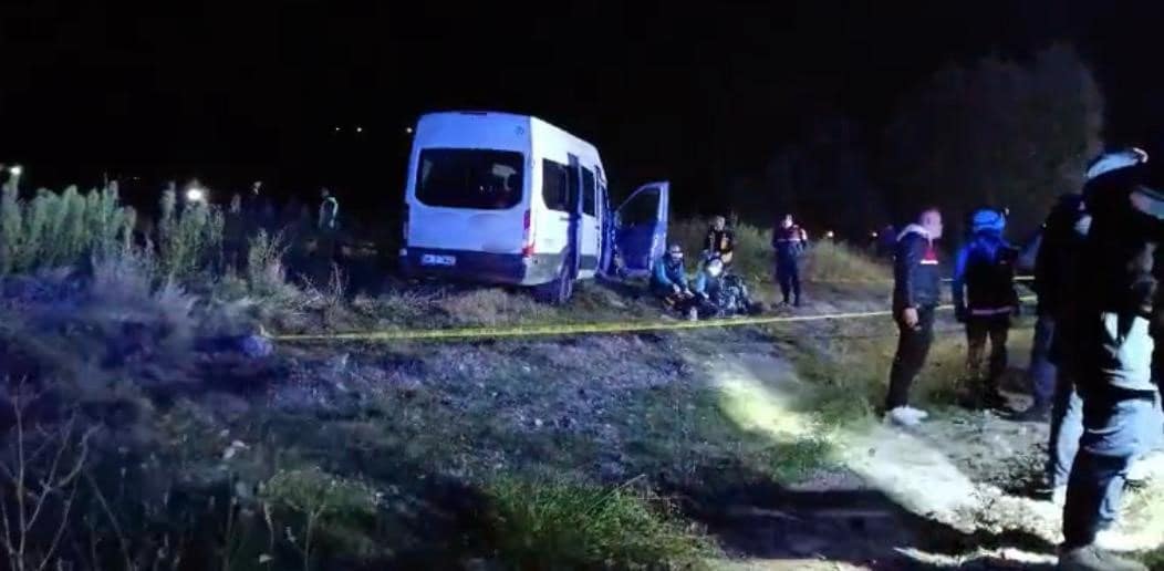 Kayseri’de iki işçi servisi ile iş makinası çarpıştı: 1 ölü, 15 yaralı
