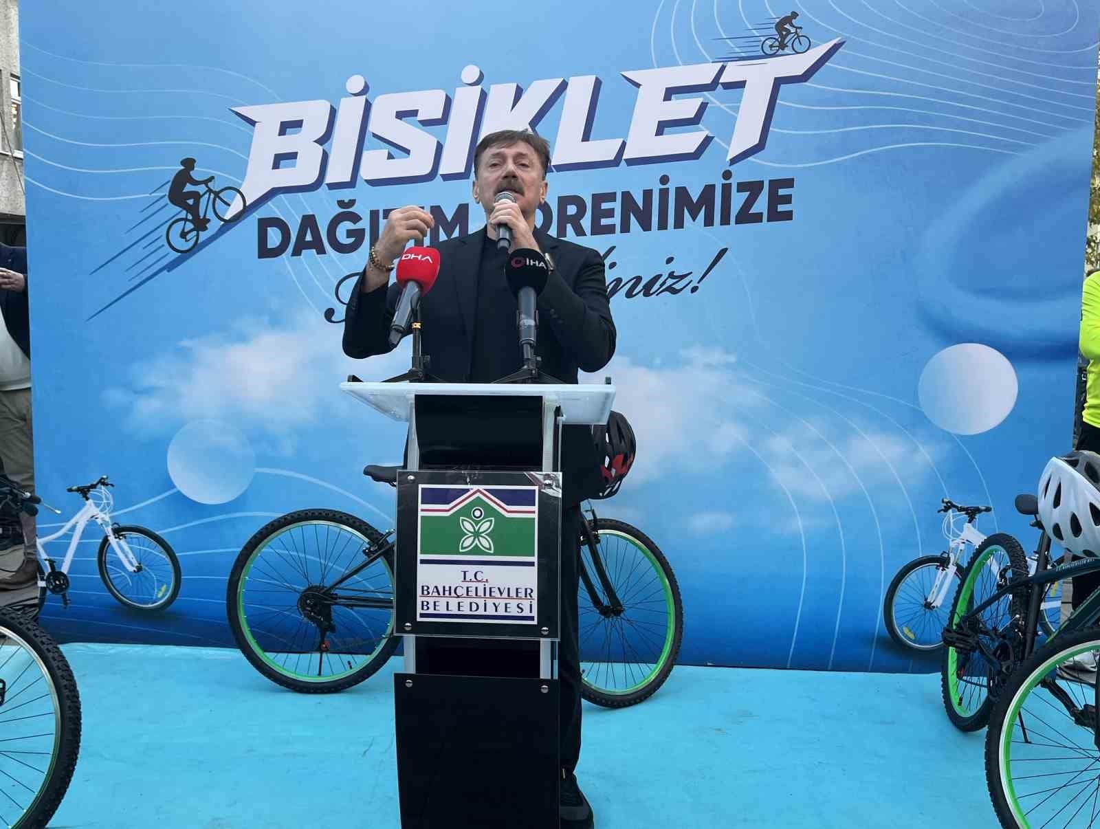 Bahçelievler’de 100 çocuğa bisiklet dağıtım töreni