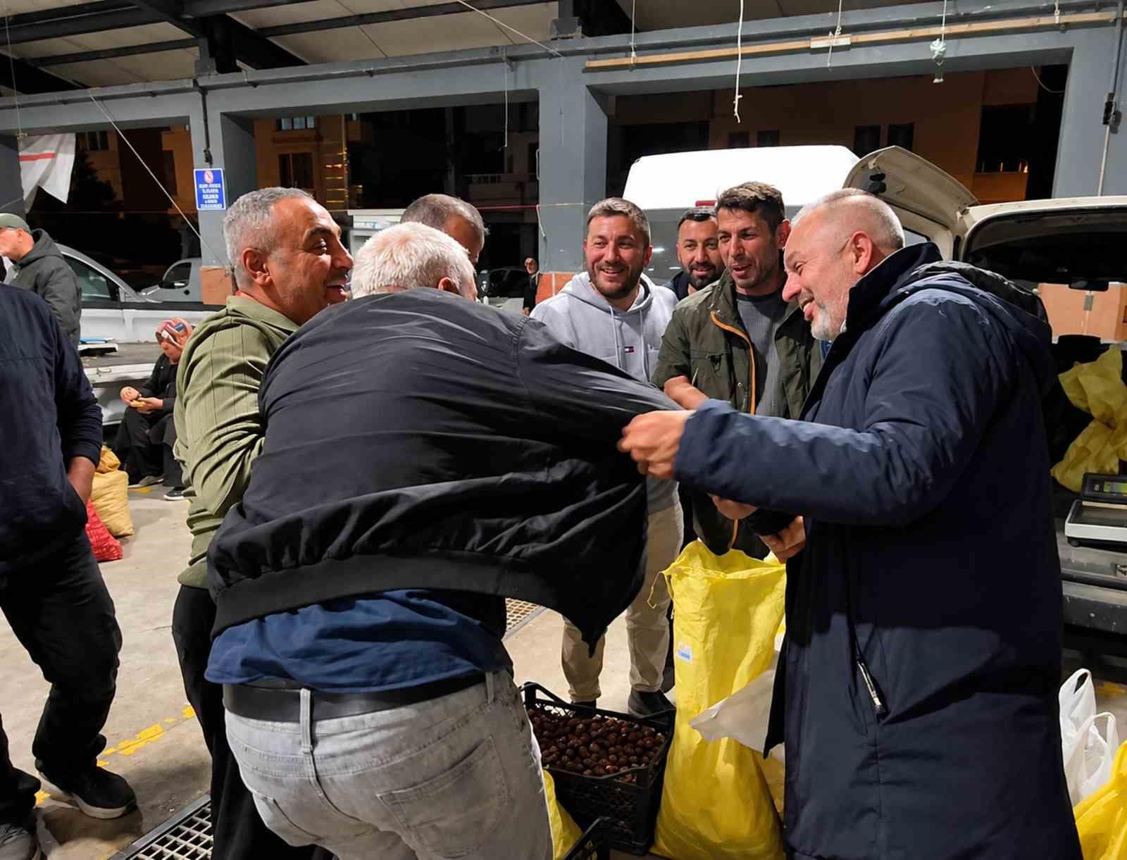 Düzce kestane pazarında kıyasıya pazarlık