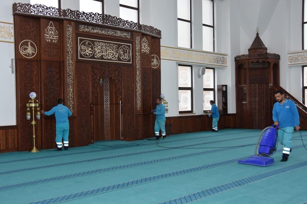 Kocasinan, gül kokan camilerle daha huzurlu ibadet ortamı sunuyor