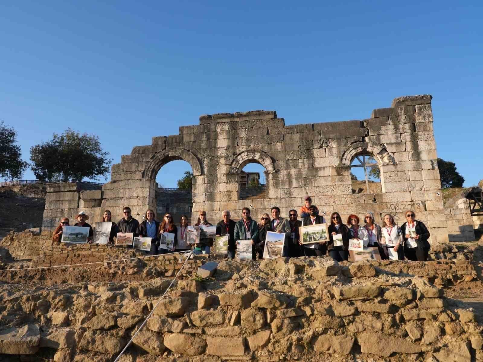 Ulusal ve uluslararası ressamlar Konuralp’i tuvallerine taşıdı