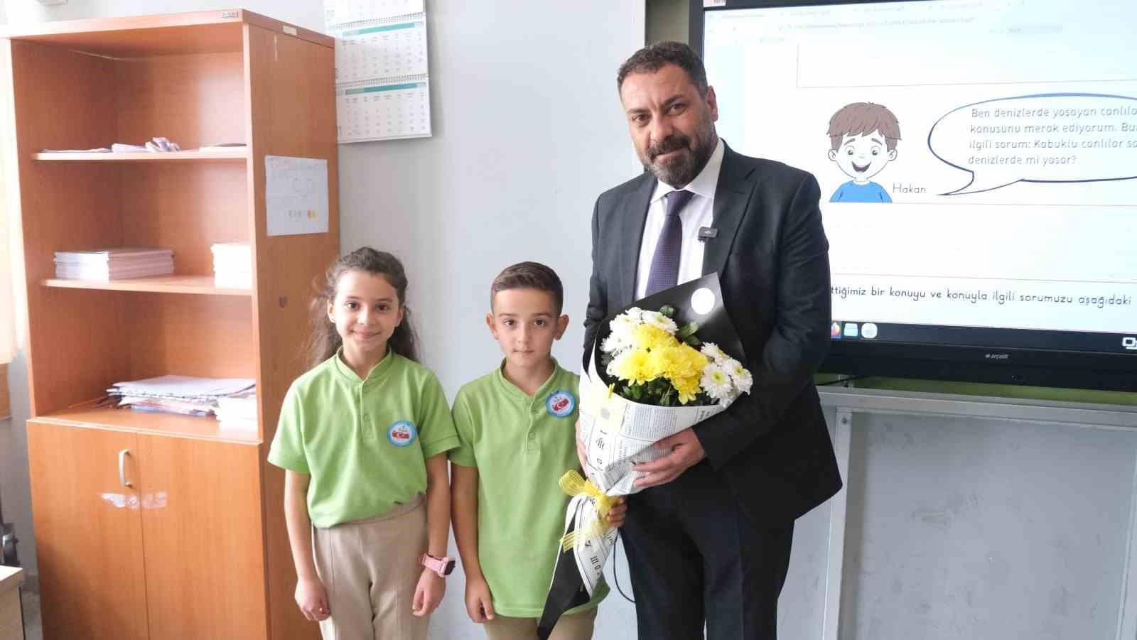 Sınıf başkanı seçim vaadini tuttu: Başkan Ekinci 3-D sınıfıyla buluştu