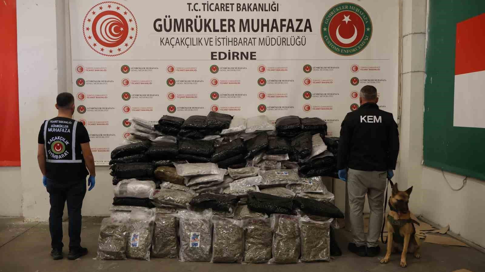Gümrüklerde gerçekleştirilen operasyonlarda binlerce uyuşturucu madde ele geçirildi