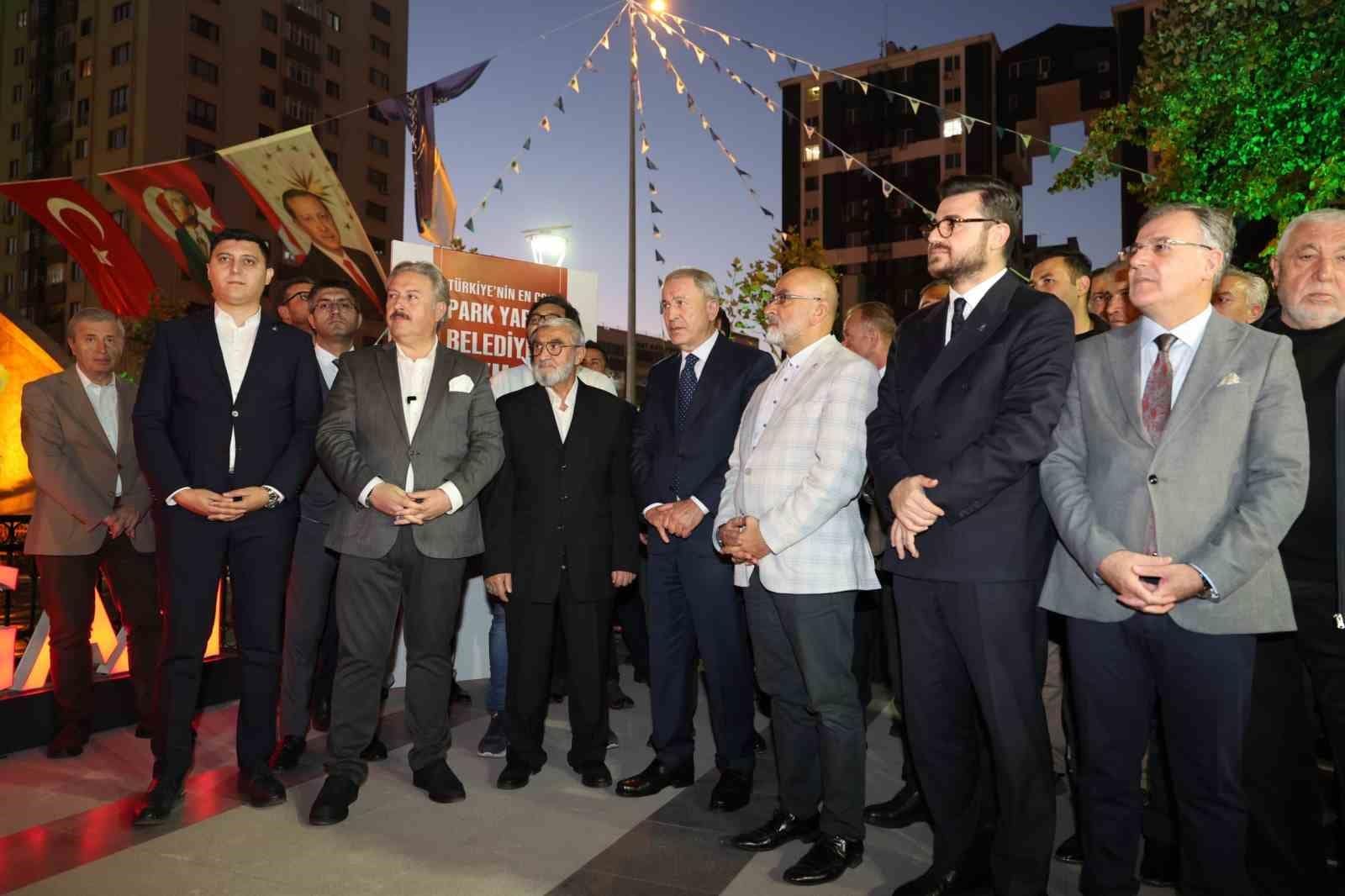 Başkan Palancıoğlu vefat eden özel kalem müdürünün ismi verilen parkın açılışında duygusal anlar yaşadı