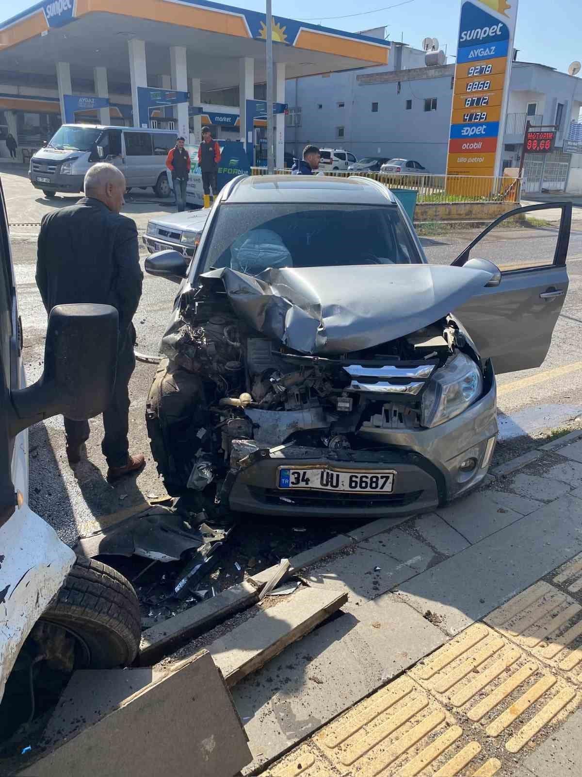 Siirt’te iki araç çarpıştı 3 kişi hafif yaralandı