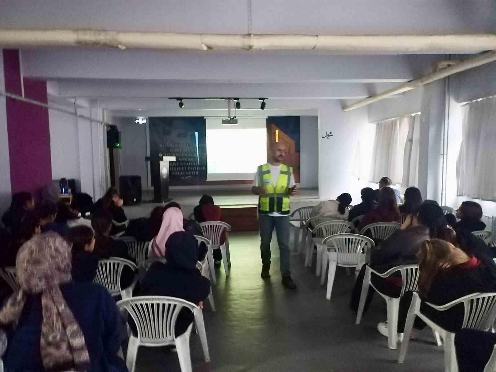 Meslek lisesi öğrencilerine iş sağlığı ve güvenliği eğitimi