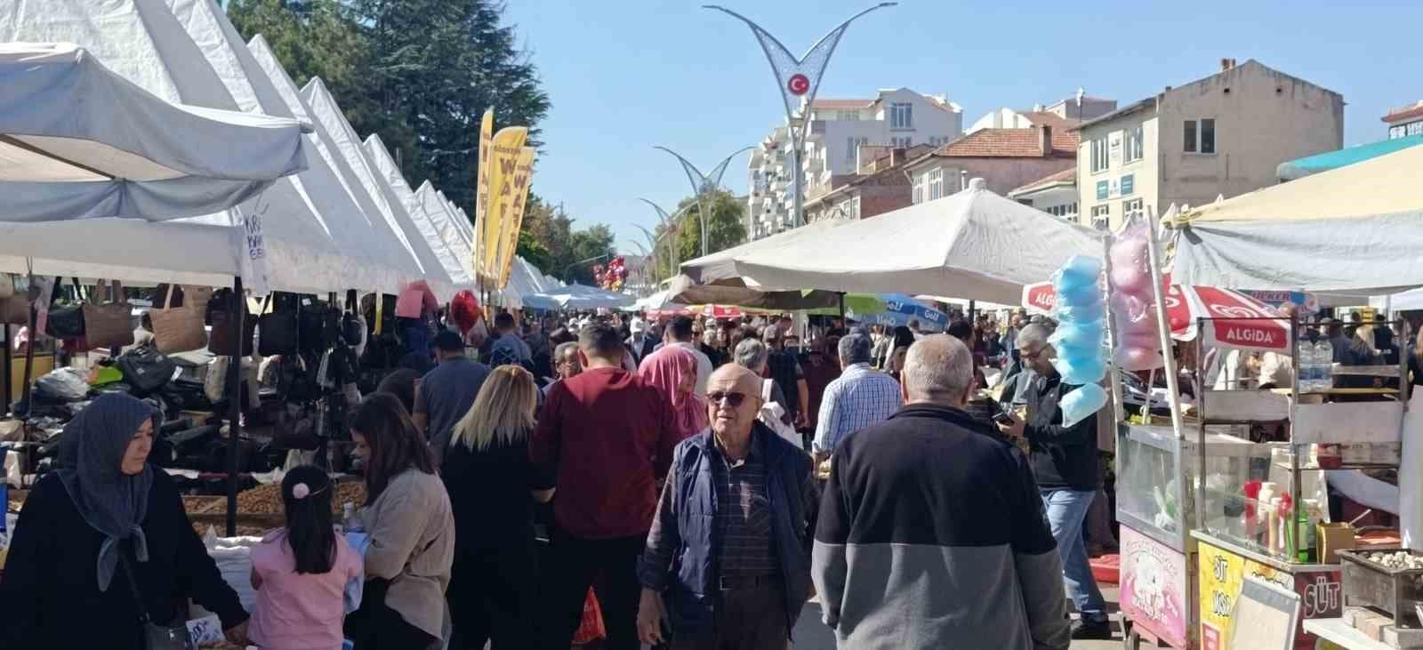 Kaman’da ceviz festivali alanı panayır alanına döndü