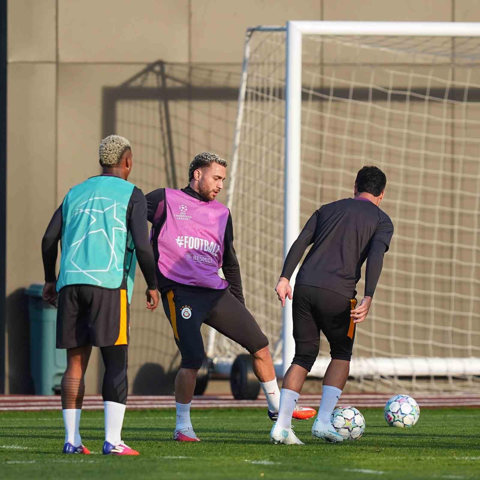 Galatasaray, Barcelona maçı hazırlıklarına devam etti