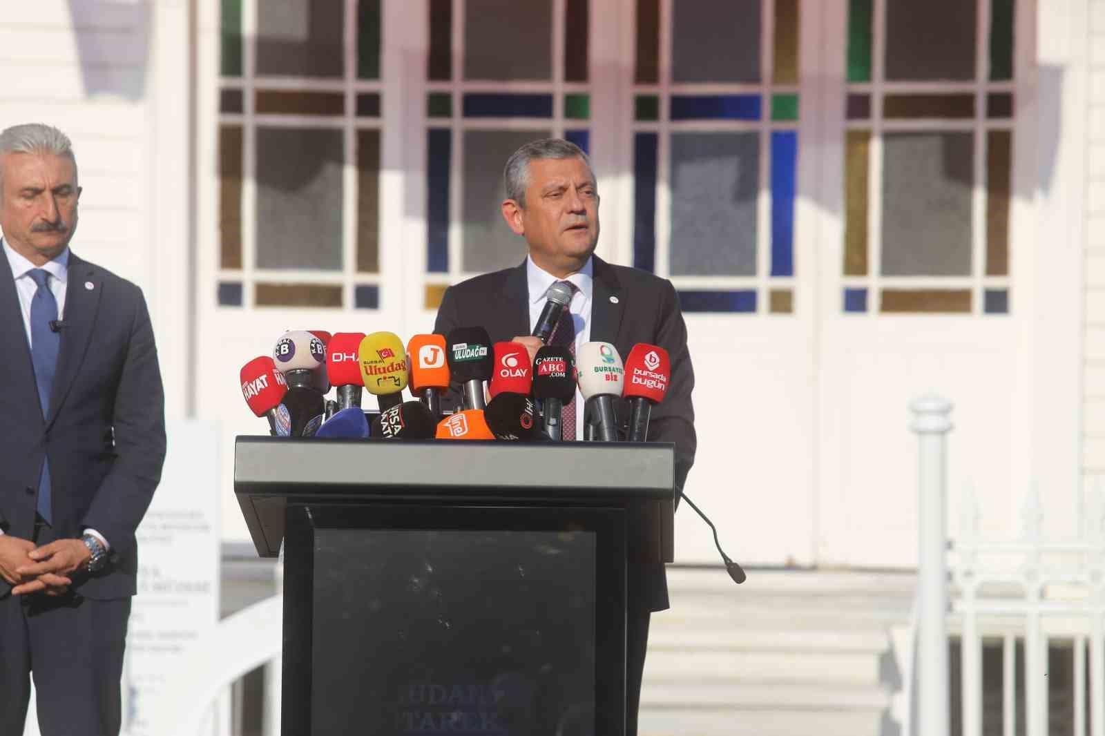 Özgür Özel, Mudanya’da vatandaşlarla buluştu