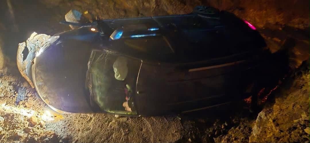 Siirt’te takla atan hafif ticari araçtaki anne-oğul yaralandı