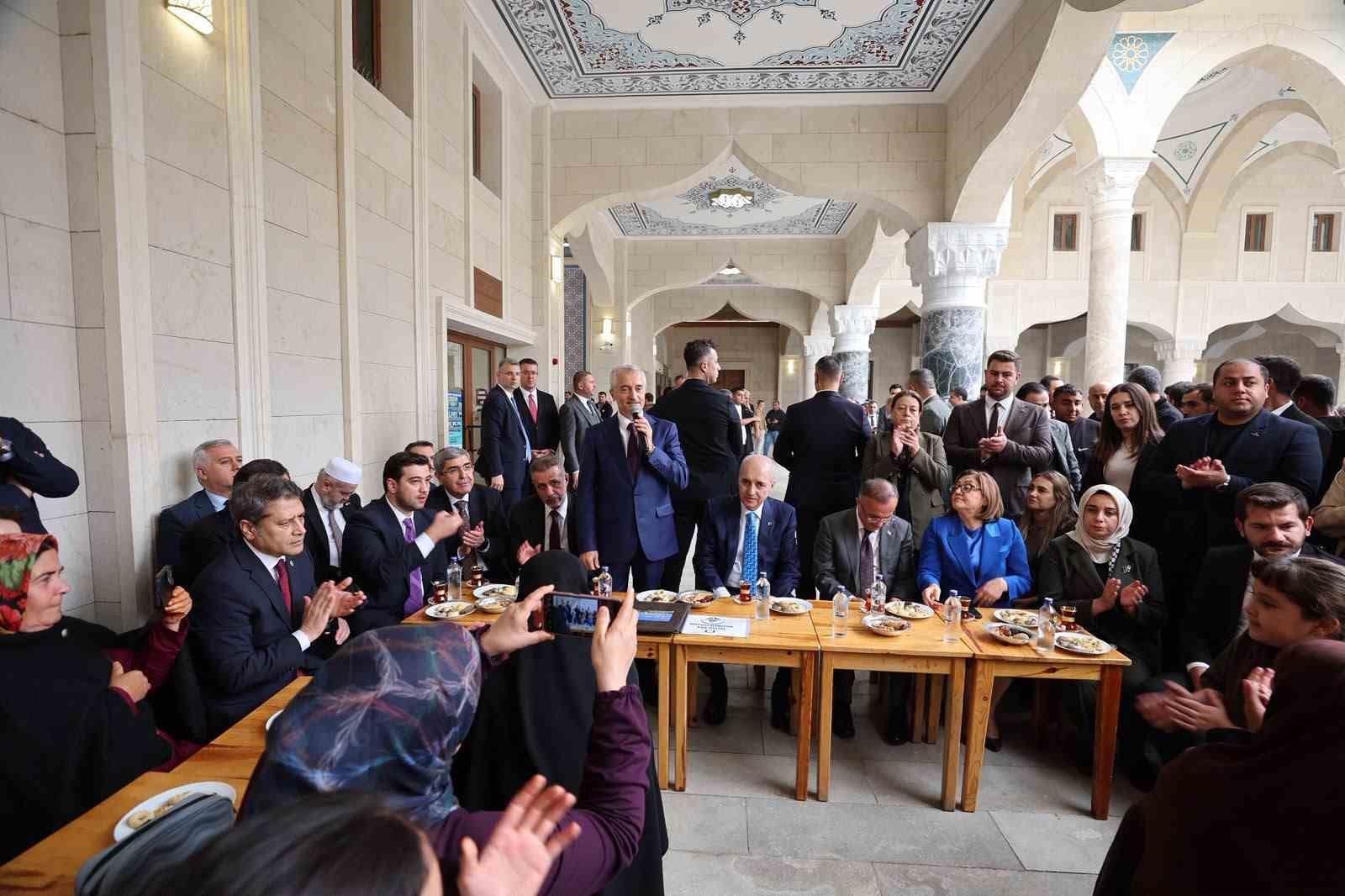 TBMM Başkanı Numan Kurtulmuş Şahinbey Millet Camii’ni ziyaret etti