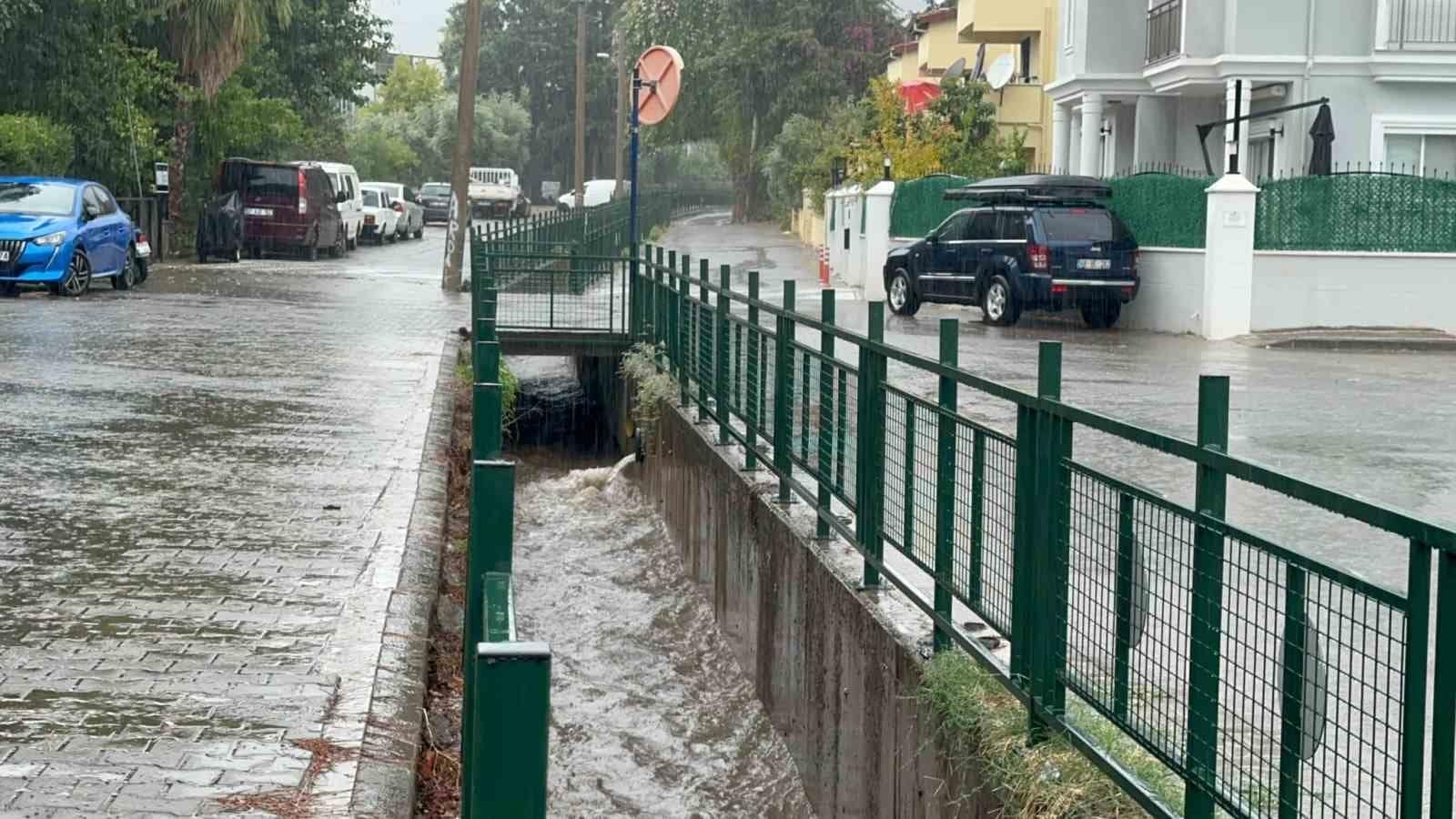 Güney Ege’de beklenen yağış başladı