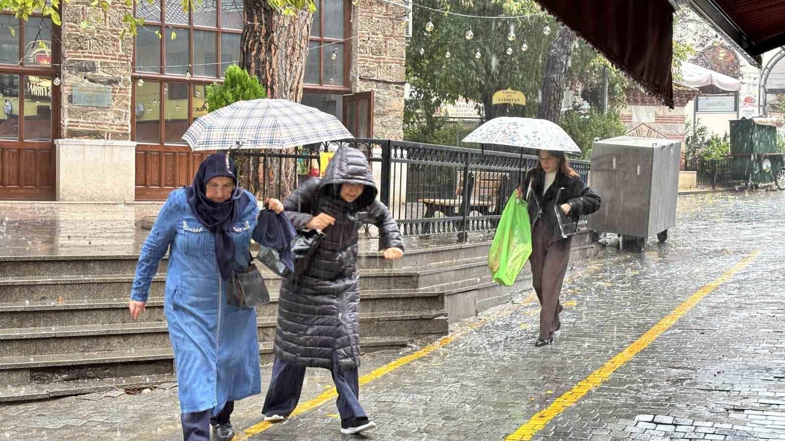 Bursa’da sağanak başladı fırtına uyarısı geldi: Rüzgar 80 kilometreye ulaşacak