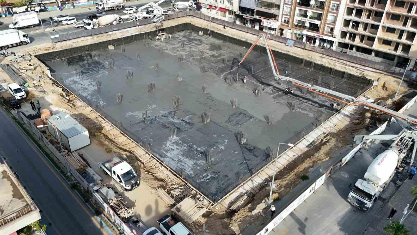 İncirliova Cumhuriyet Meydanı ve Yeraltı Otoparkı projesinde çalışmalar sürüyor