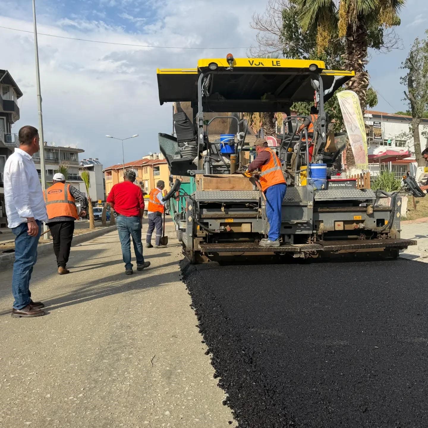 Yenipazar’da Büyük Menderes Caddesi’ne sıcak asfalt serimi başladı