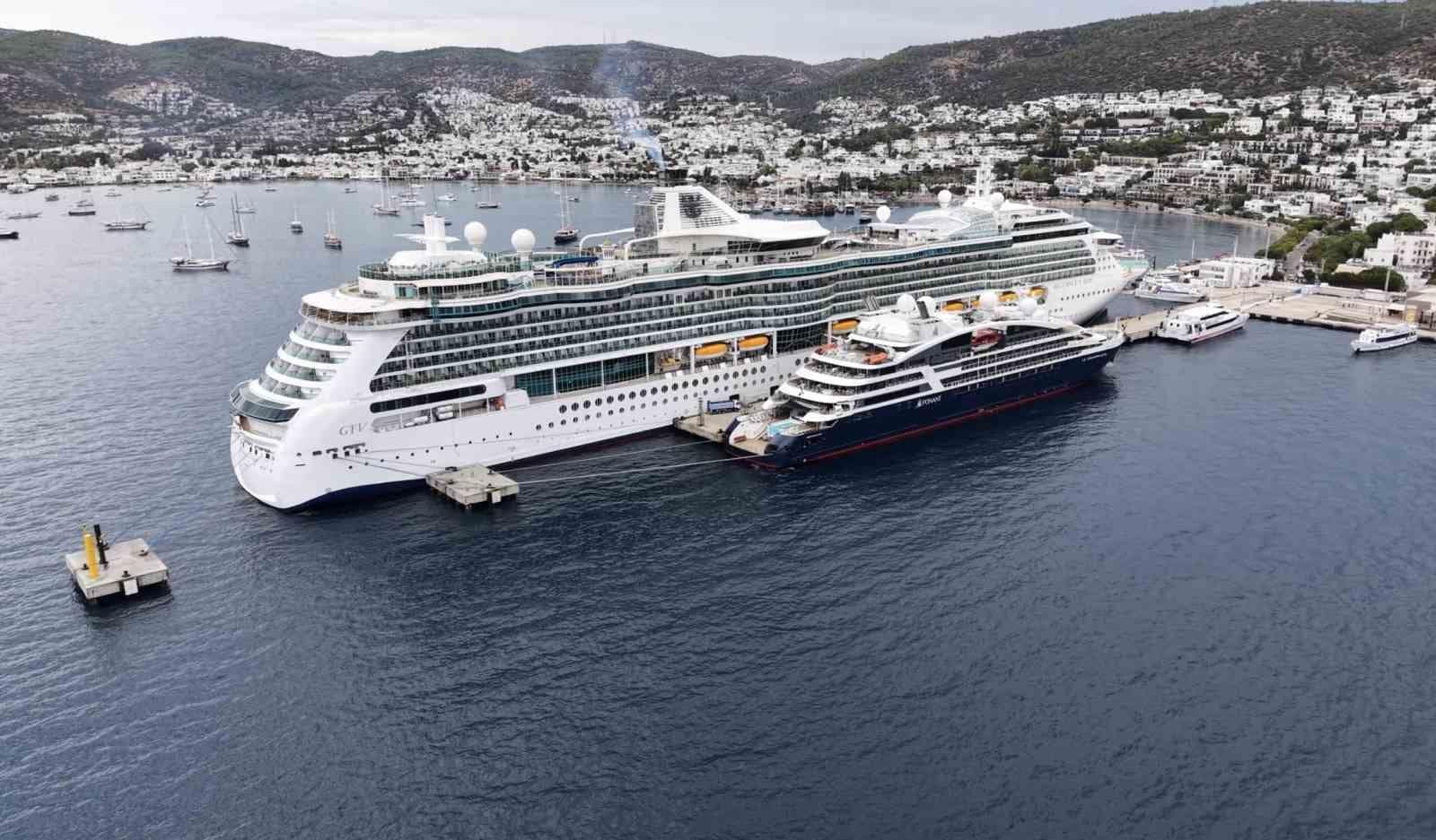 Bodrum Limanı’nda kruvaziyer hareketliliği: "2 bin 437 yolcu geldi"