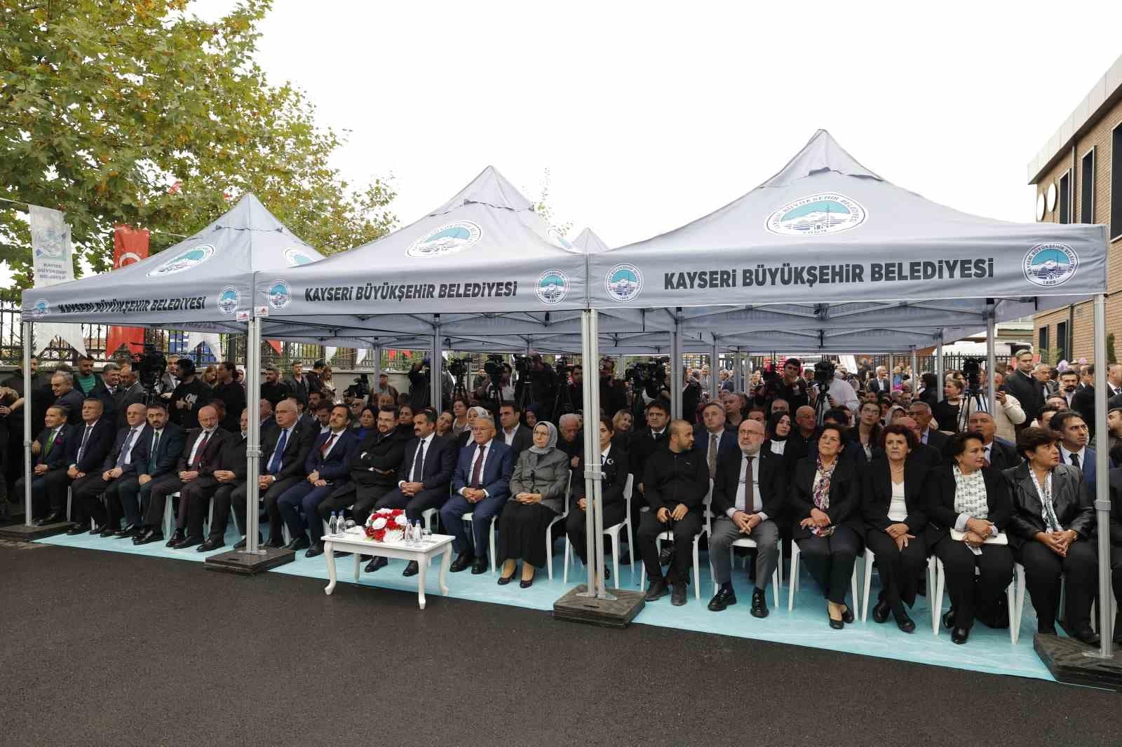 En duygusal açılış