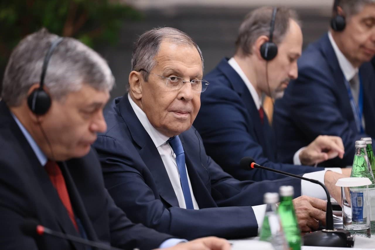 Rusya Dışişleri Bakanı Lavrov, Bakü’de Çinli mevkidaşı Wang ile bir araya geldi