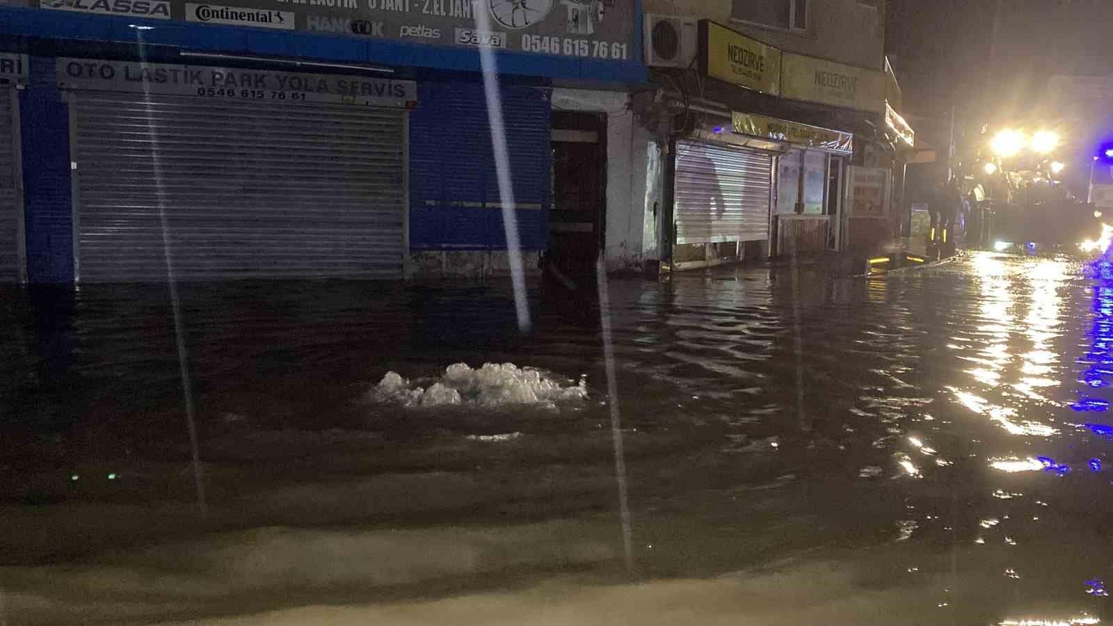Sarıyer’de selde yolun karşısına geçmeye çalışırken düşen bir kişi hayatını kaybetti