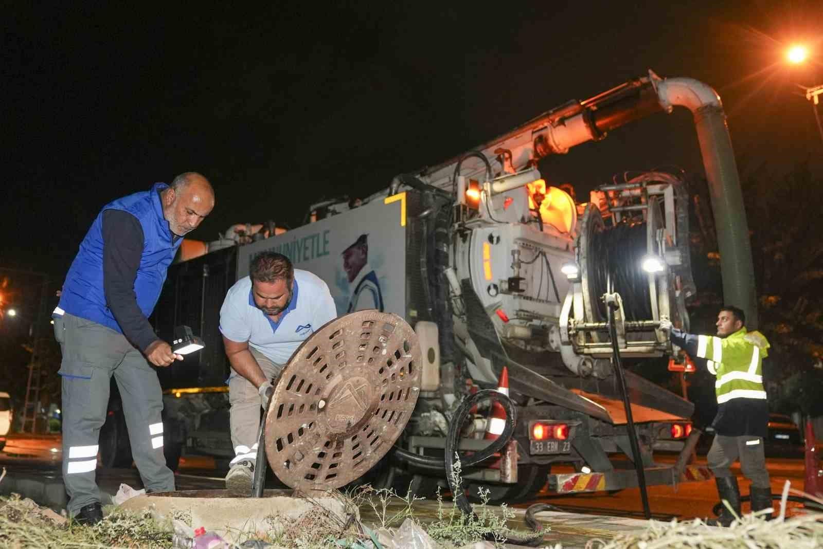 Mersin’de beklenen kuvvetli yağışa karşı kriz masası oluşturuldu