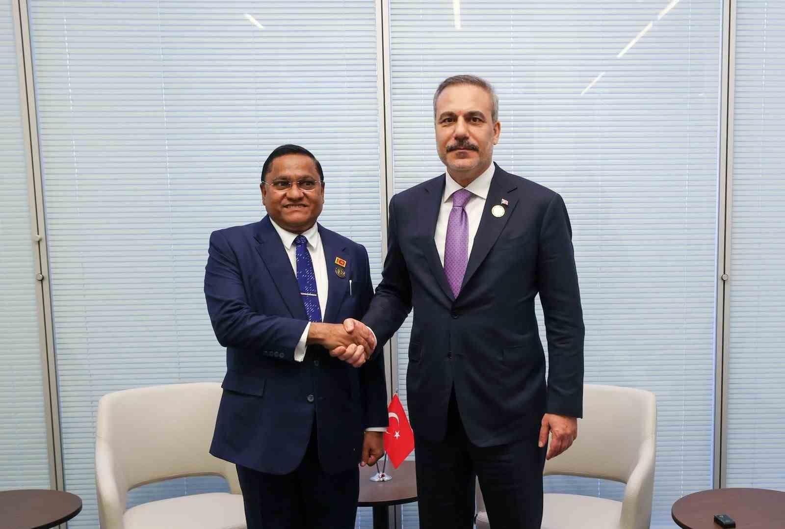 Bakan Fidan, Sri Lankalı Bakan Herath ile bir araya geldi